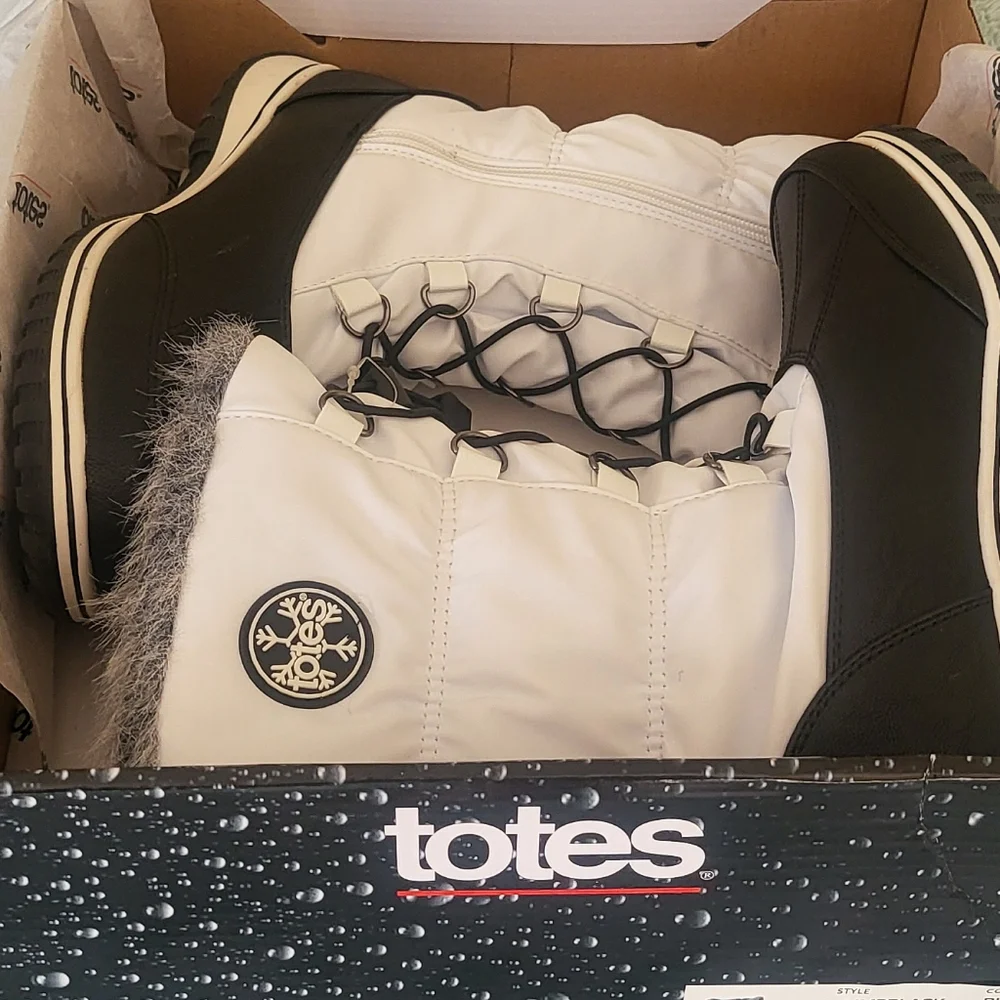 totes White and Black Winter Boots with Faux Fur Trim